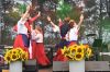 Młodzież tańczy tańce ludowe